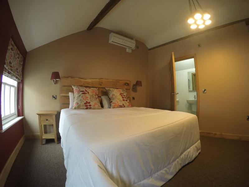 Double or Twin Room with Private Bathroom - Moel Famau image 1