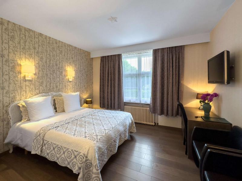 Standard Double or Twin Room image 1