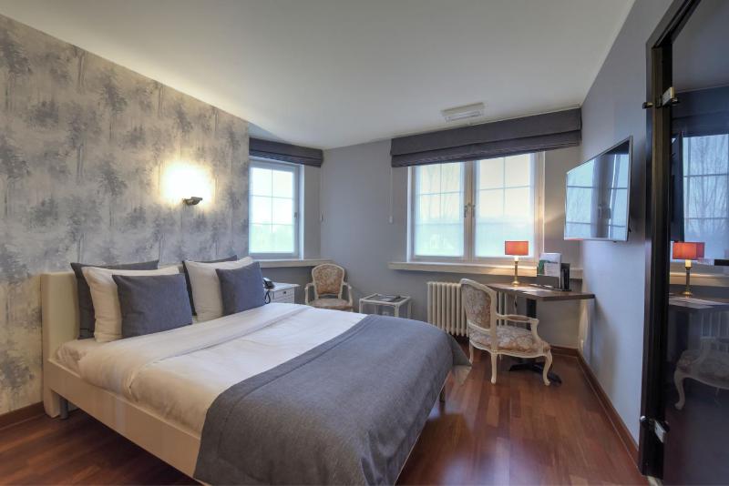 Small Double or Twin Room image 4