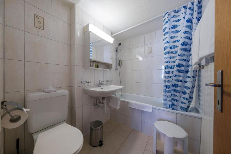 Budget Double Room image 4