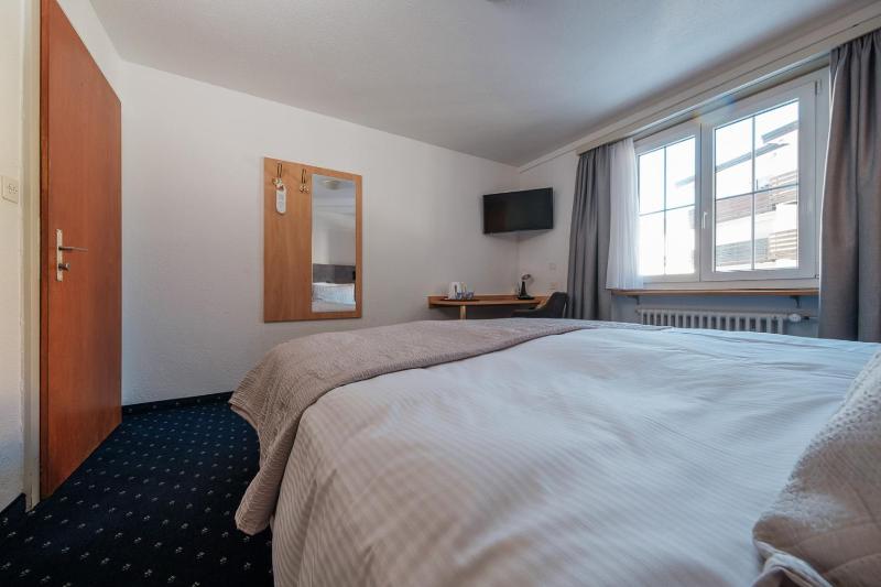 Budget Double Room image 3