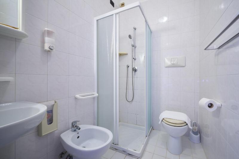 Double Room image 4