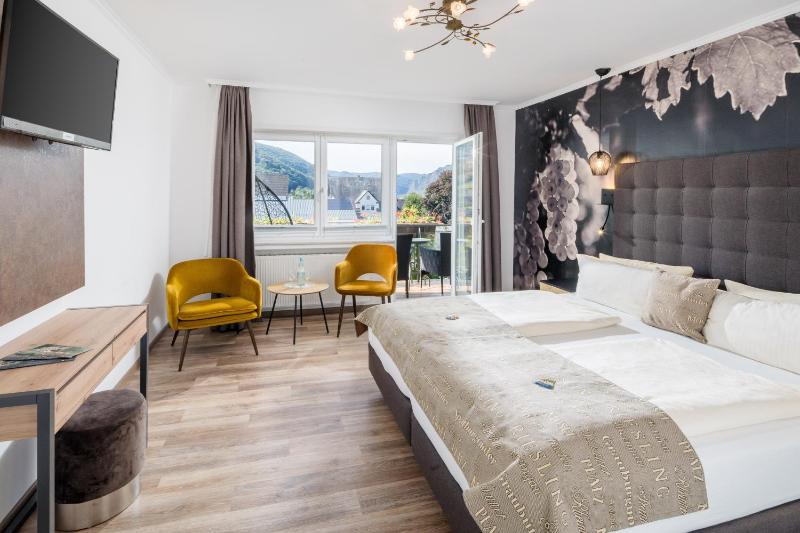 Deluxe Double Room with Balcony image 1