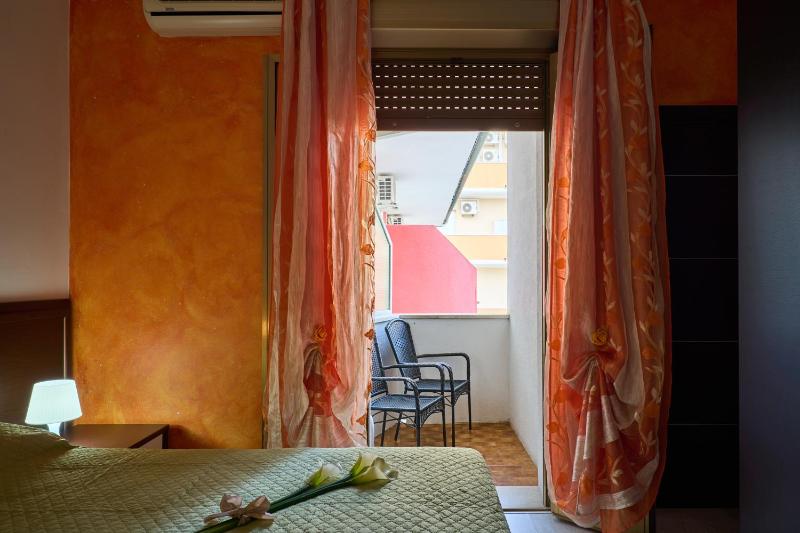 Double Room with Balcony image 3
