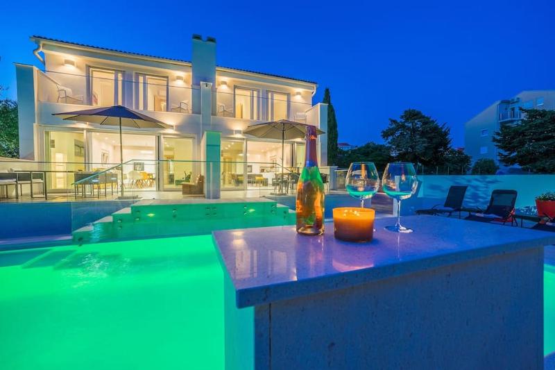 Villa Soleil blanc luxury villa with private pool - image 1