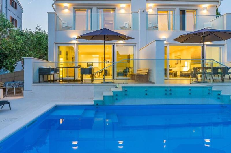 Villa Soleil blanc luxury villa with private pool - image 14