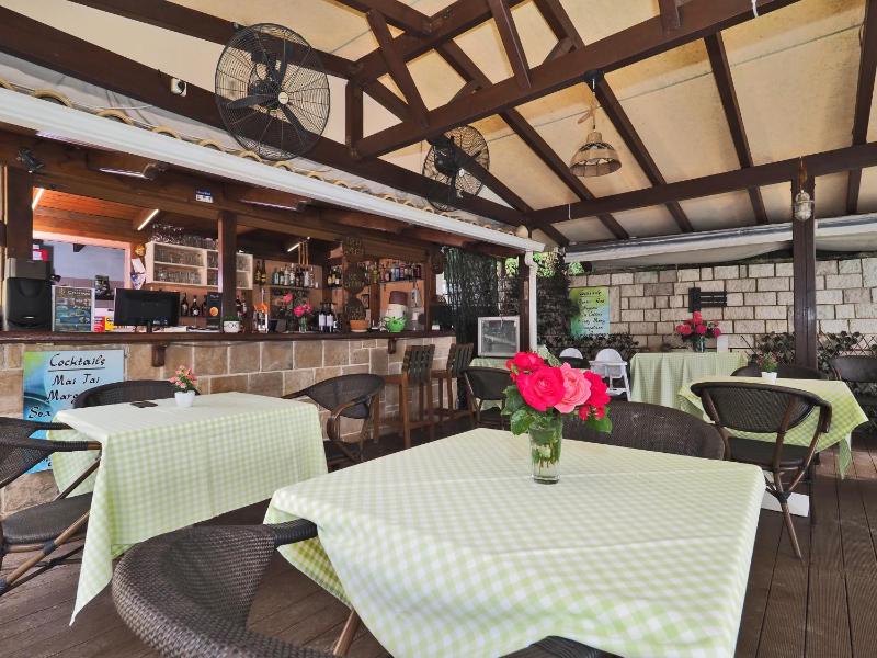 Bella Vista Hotel Studios & Apartments - image 7