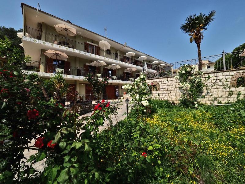 Bella Vista Hotel Studios & Apartments - image 8