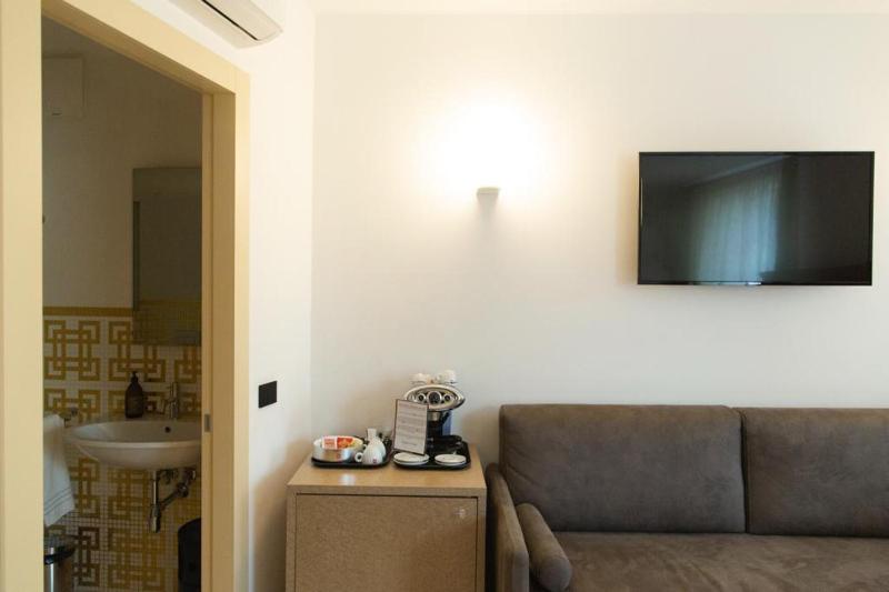 Superior Double or Twin Room with Garden View image 4