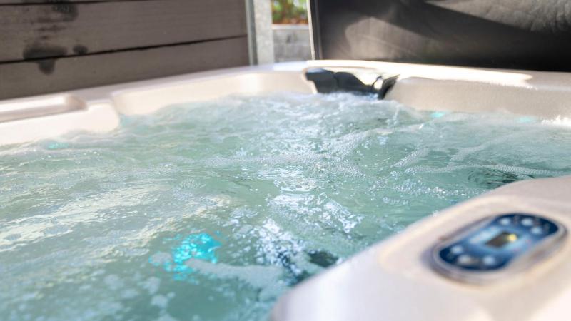 Double Room with Spa Bath image 4