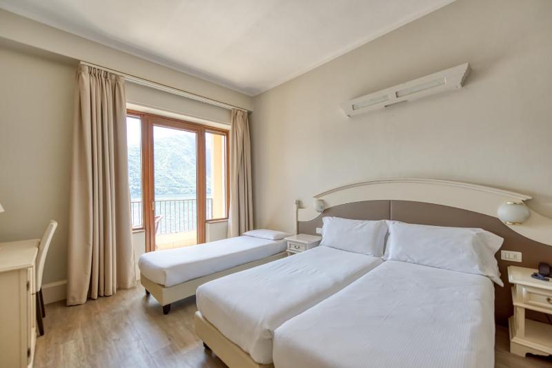Triple Room with Lake View and Balcony image 3