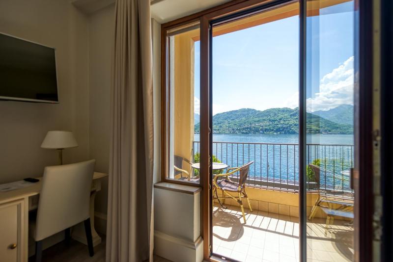 Triple Room with Lake View and Balcony image 4
