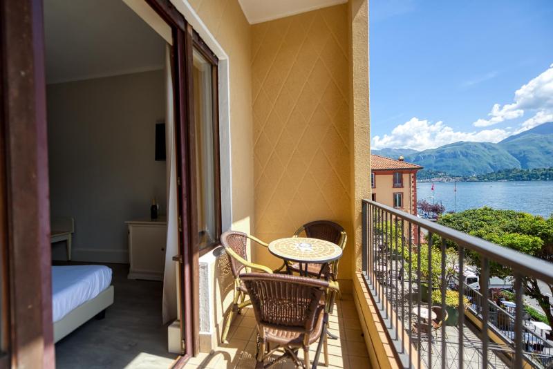 Triple Room with Lake View and Balcony image 2
