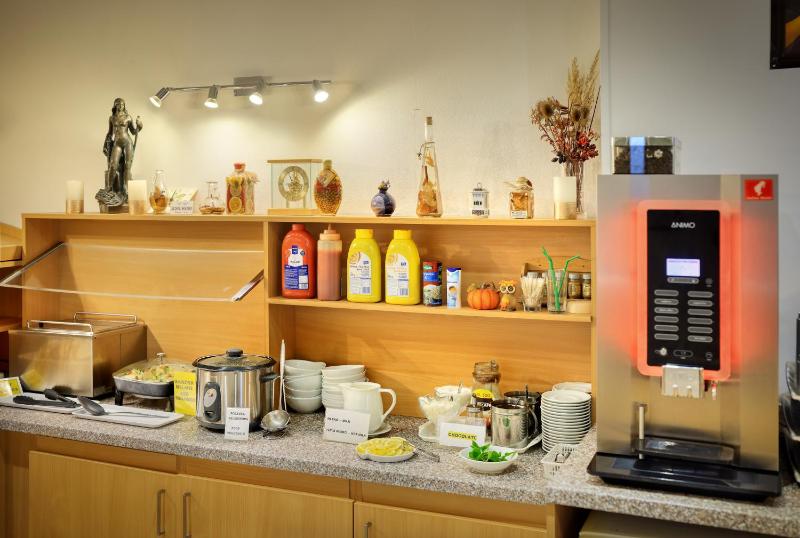 Hotel Golden City Garni - image 2