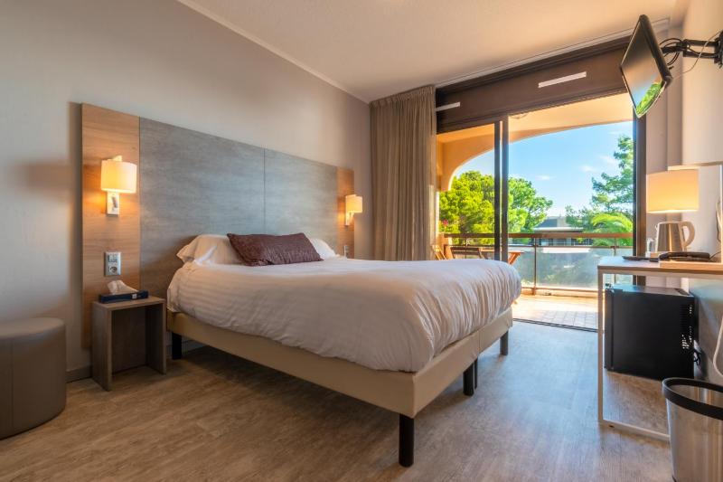 Seaside Twin Room with terrace image 1