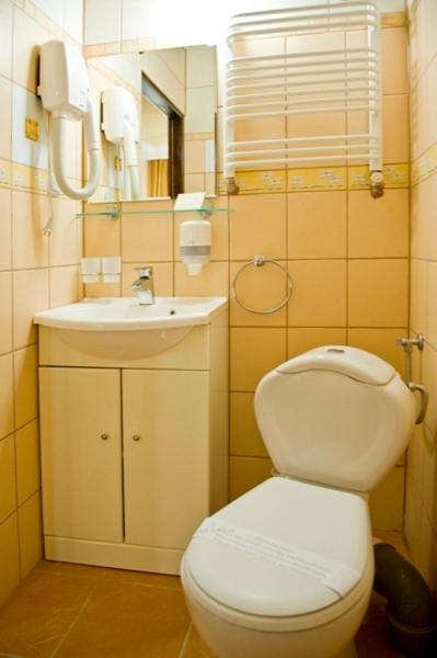 Standard Twin Room image 2