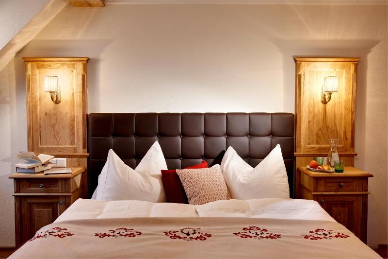 Standard Double Room image 4