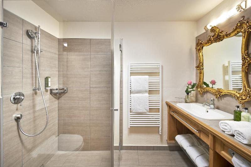 Deluxe Double Room image 3