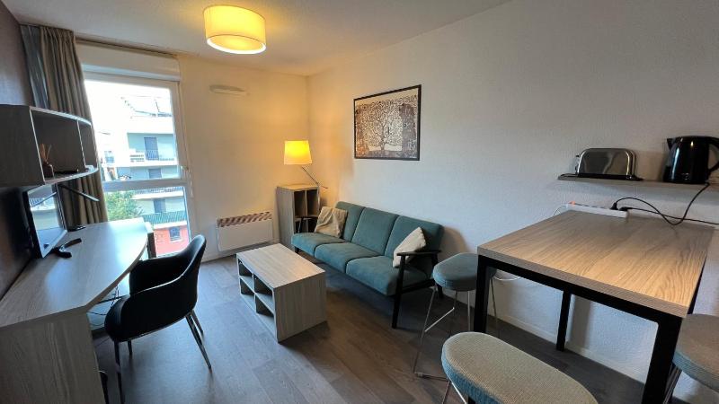 One-Bedroom Apartment image 4