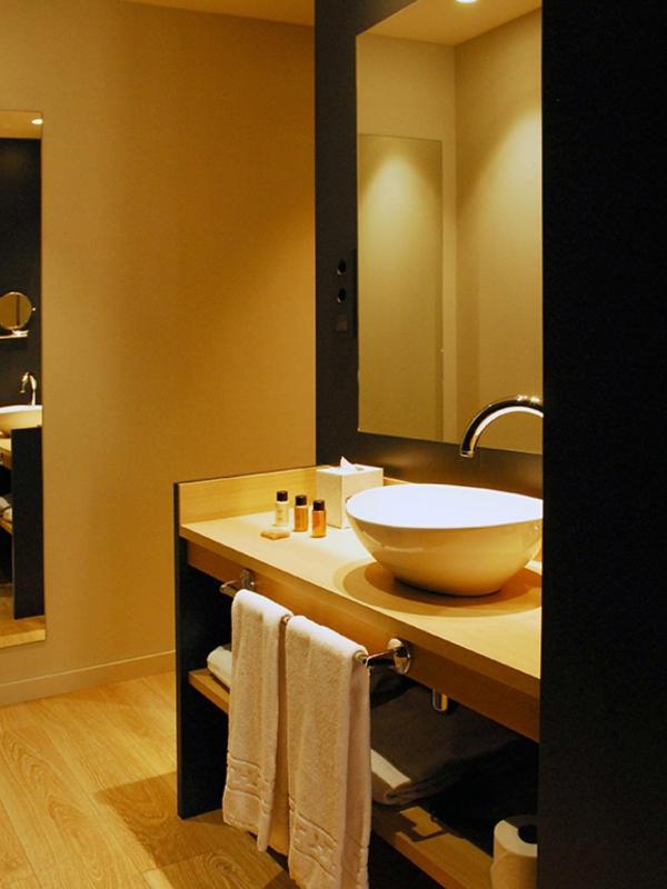 Comfort Double or Twin Room with Balcony image 2