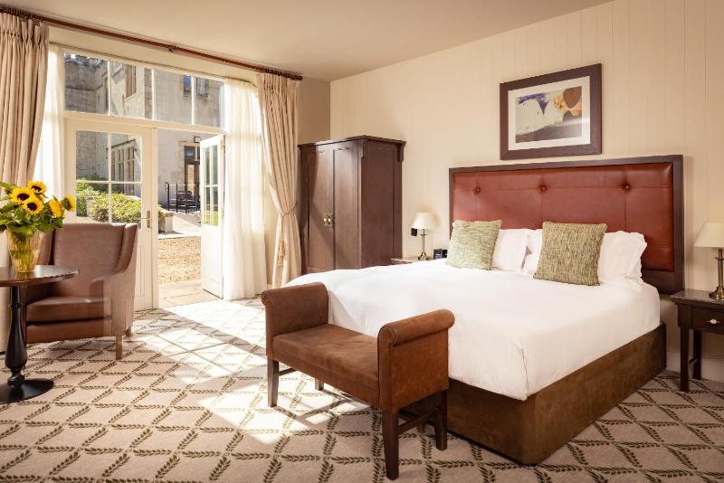 Courtyard Room image 1