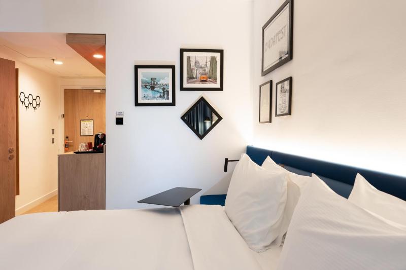 Super King Room With Free Breakfast image 3