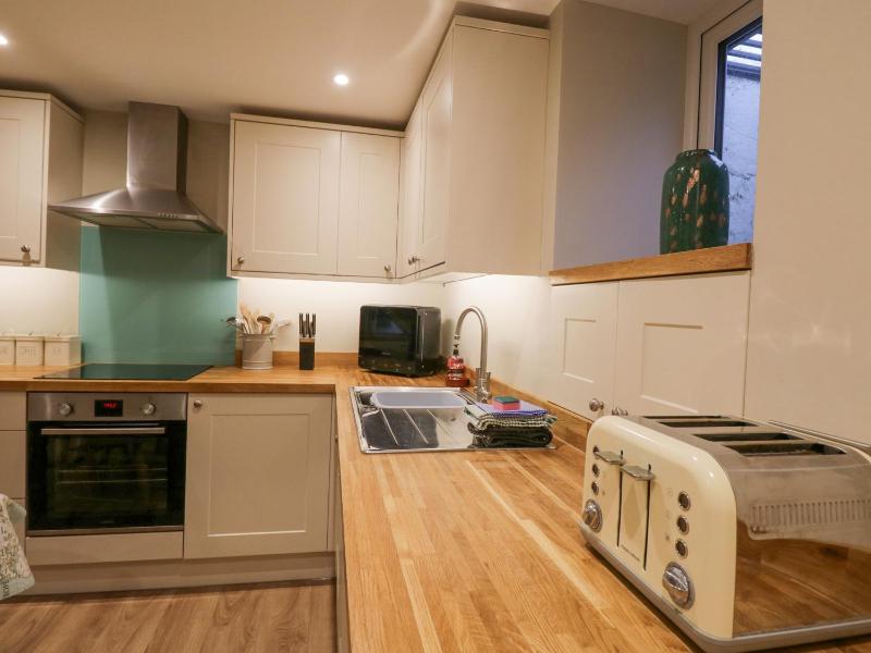 St Mary's Cottage - image 20