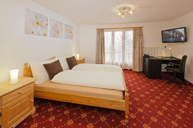 Triple Room with Balcony image 2