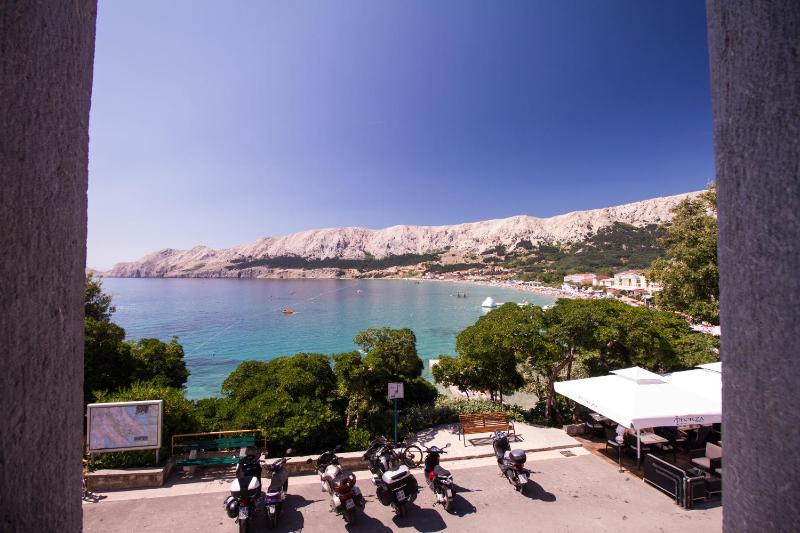 Double Room with Sea View image 3