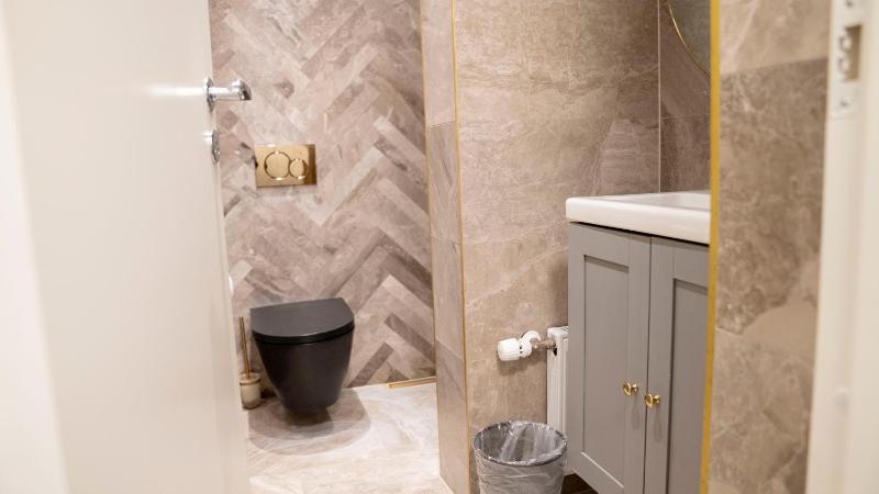 Double Room with Shared Bathroom image 4