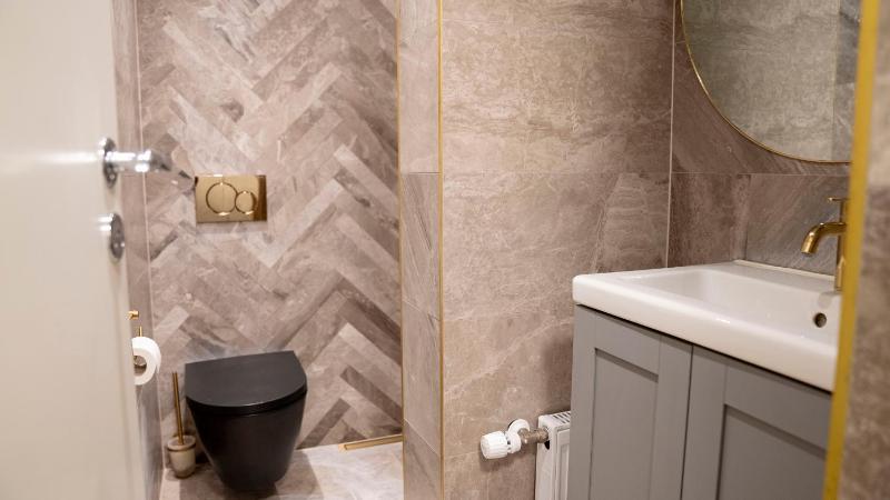 Double Room with Shared Bathroom image 3