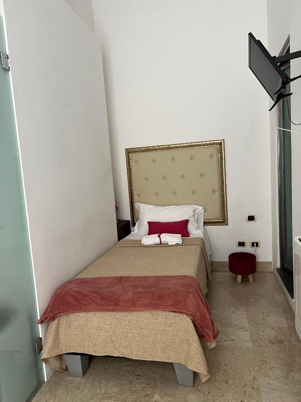 Deluxe Single Room image 1