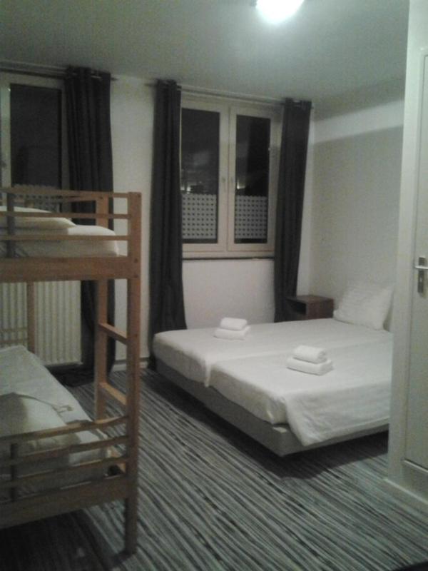 Family Room image 3