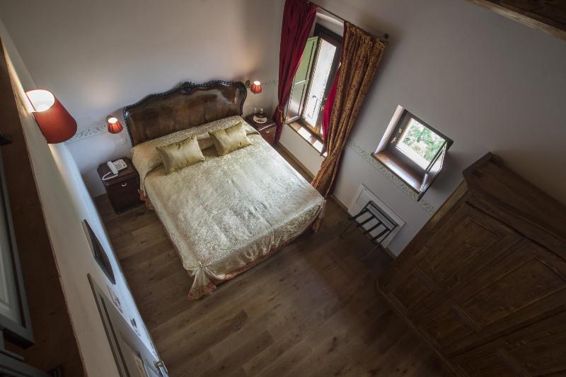 Duplex Quadruple Room image 2
