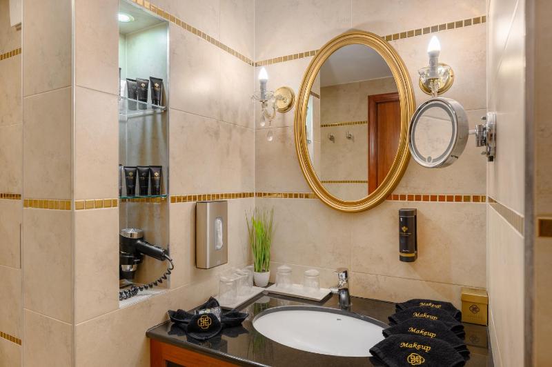 Superior Double/Twin Room image 4