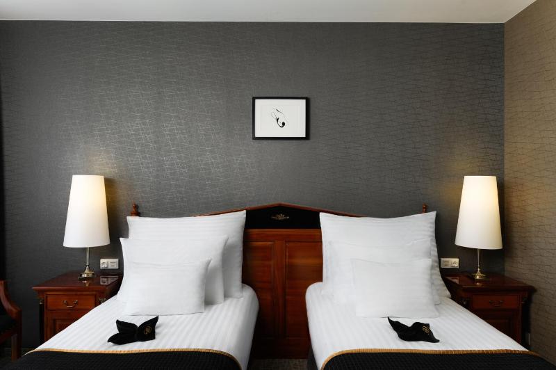Superior Double/Twin Room image 1