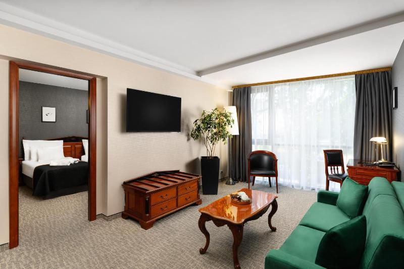 Deluxe Room image 3