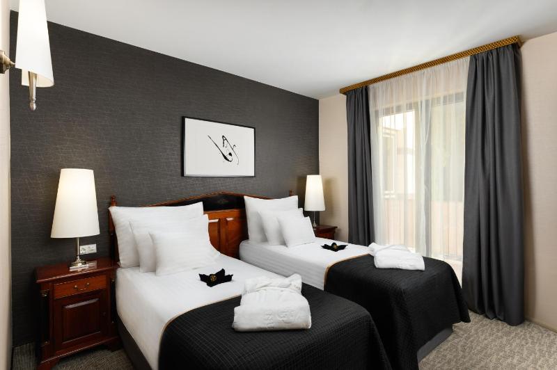 Deluxe Room image 2