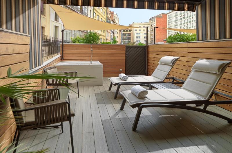 Deluxe Double Room with Terrace with Jacuzzi image 1