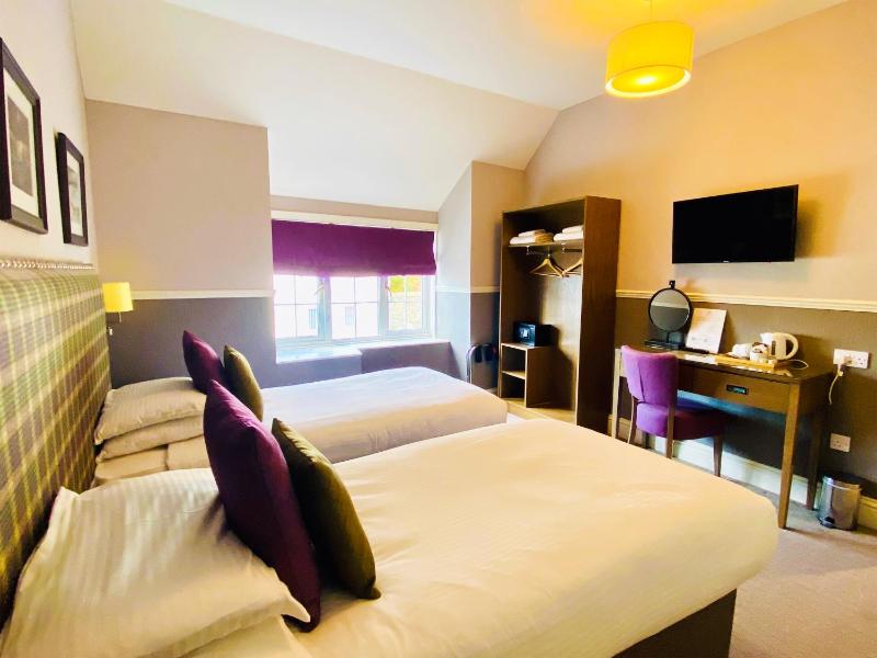 Classic Twin Room image 3