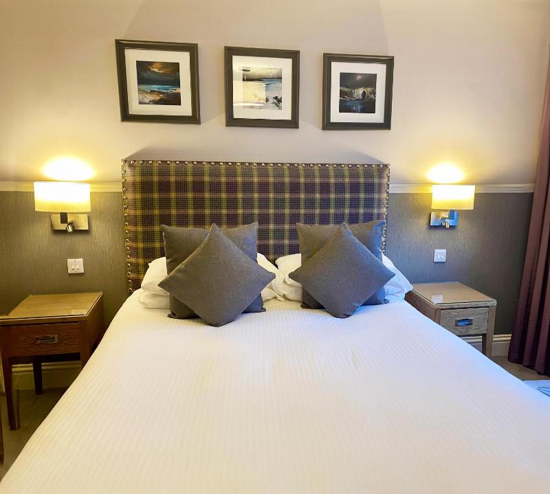 Classic Double Room image 4