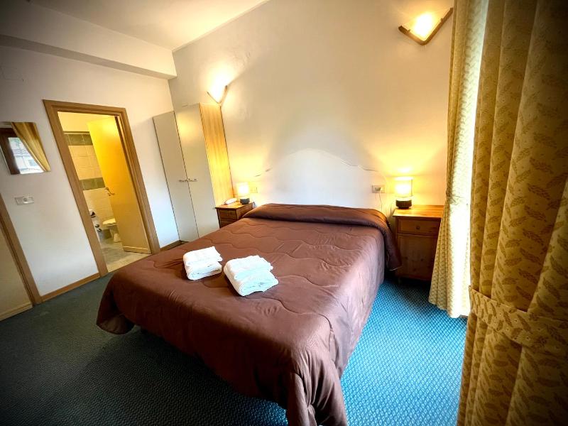Economy Double Room image 3