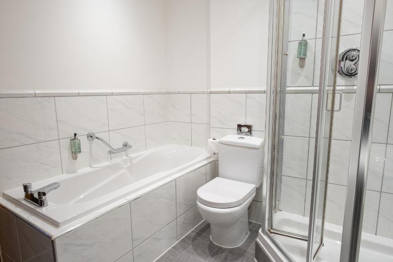 Superior Twin Room image 3