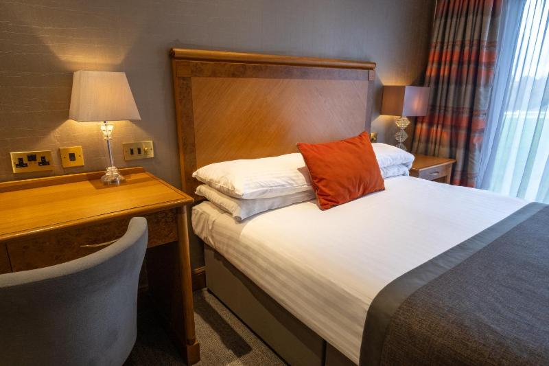 Standard Double or Twin Room image 4