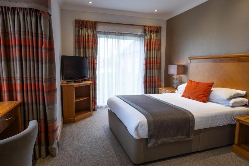 Small Double Room image 4