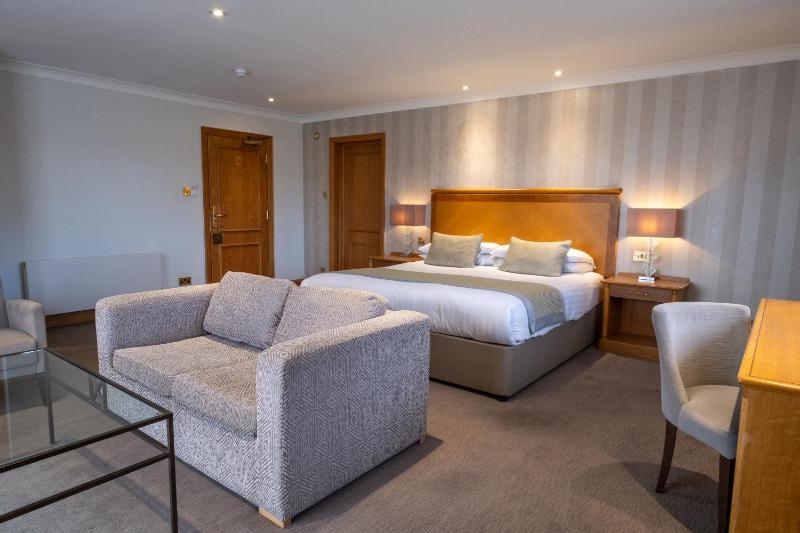 Executive Double or Twin Room image 4