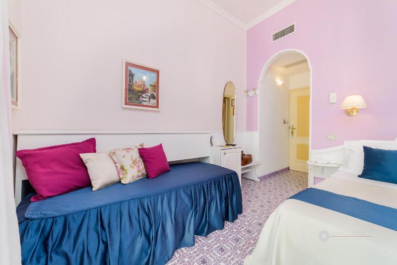 Double or Twin Room with Partial Sea View image 3