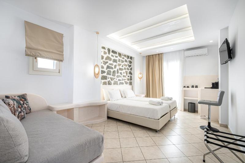 Superior Room with Pool View image 2