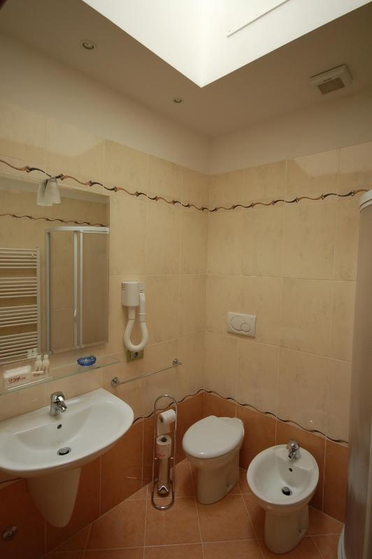 Double or Twin Room with Private Bathroom image 4