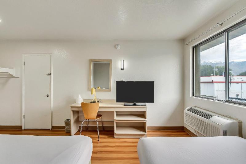 Quadruple Room - Non-Smoking image 4